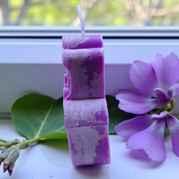 Handmade ✦ Hamsa Hand Candle ✦ Vanilla Brandy Soy Wax Purple Lotus Eye Design - Picture 6 of 8